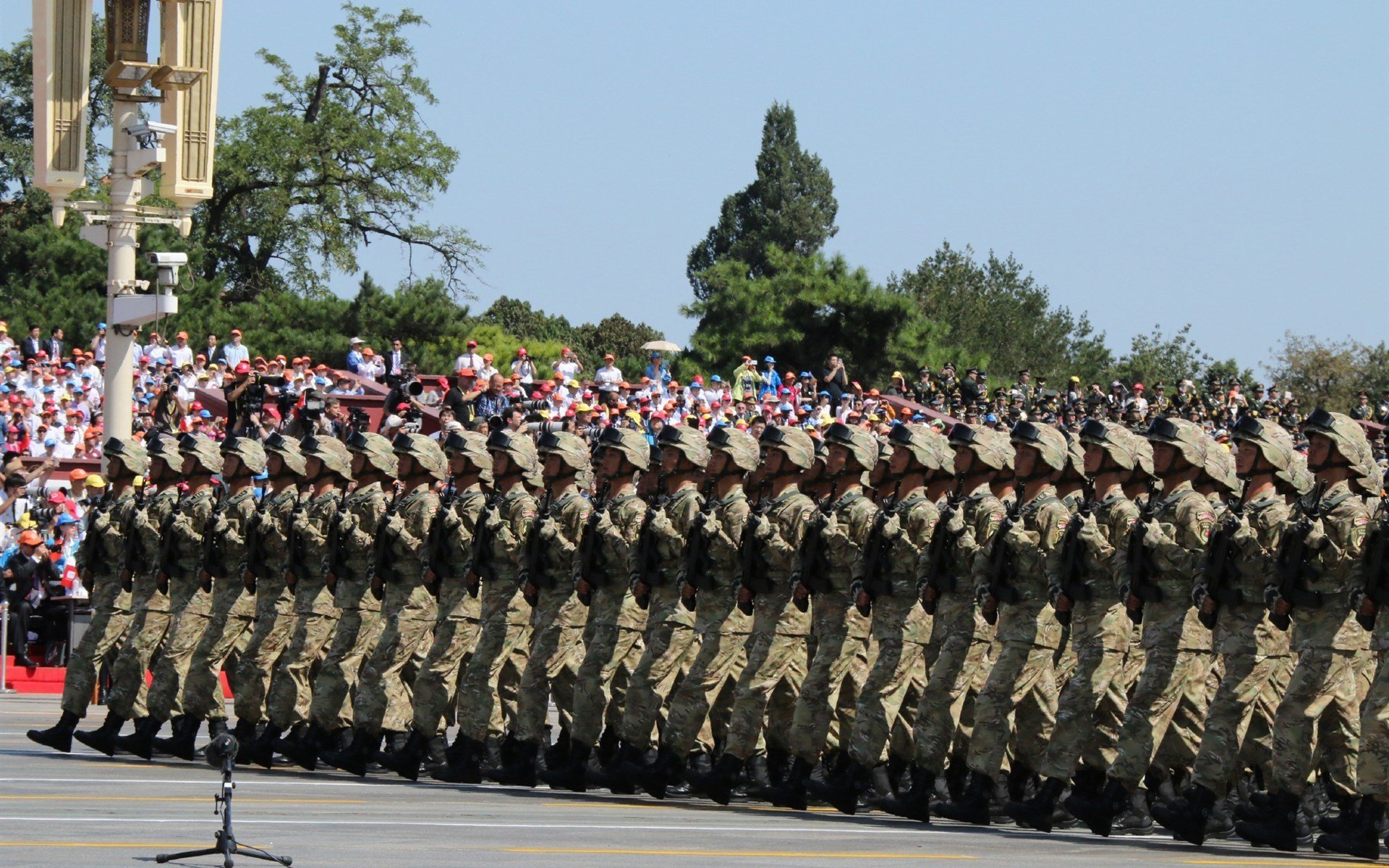 斯洛特执教首季即带队夺冠，红军重返巅峰，斯特洛夫是谁