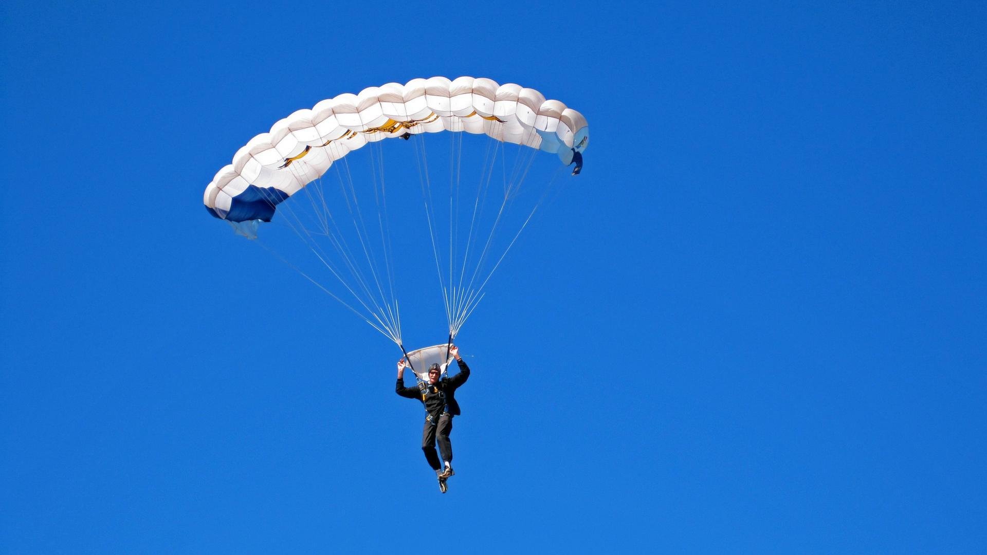 中学篮球开发趣味训练项目增强学生参与兴趣，中学篮球游戏